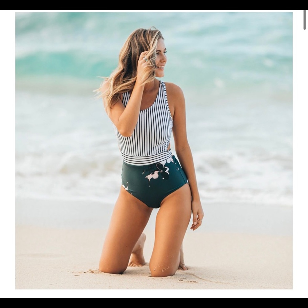 Albion Fit size L bon voyage one piece swim suit